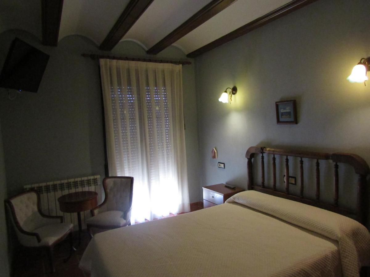 Hostal Paquita Allepuz Esterno foto